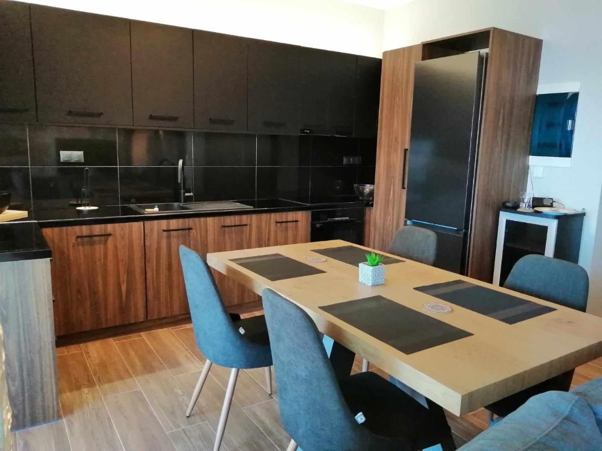 Infinity Blue Apartment Agni Bagian luar foto